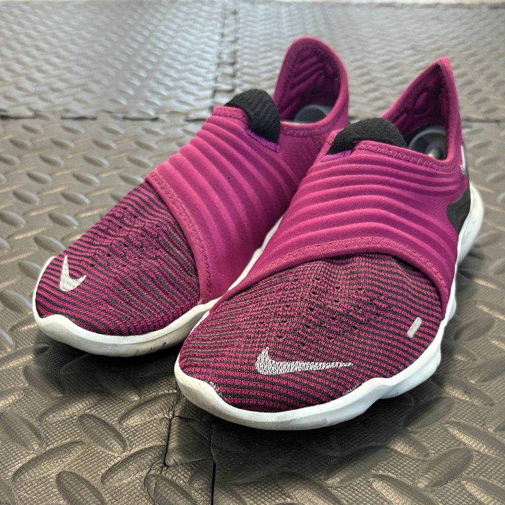 Nike  Free Women's Slip-On Athletic Shoes Magenta and Black size 8.5